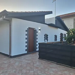 Airport House Casa vacanze Aeroporto di Catania Fontana Rossa
